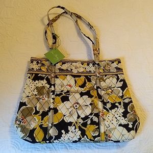 Holiday Tote in Dogwood